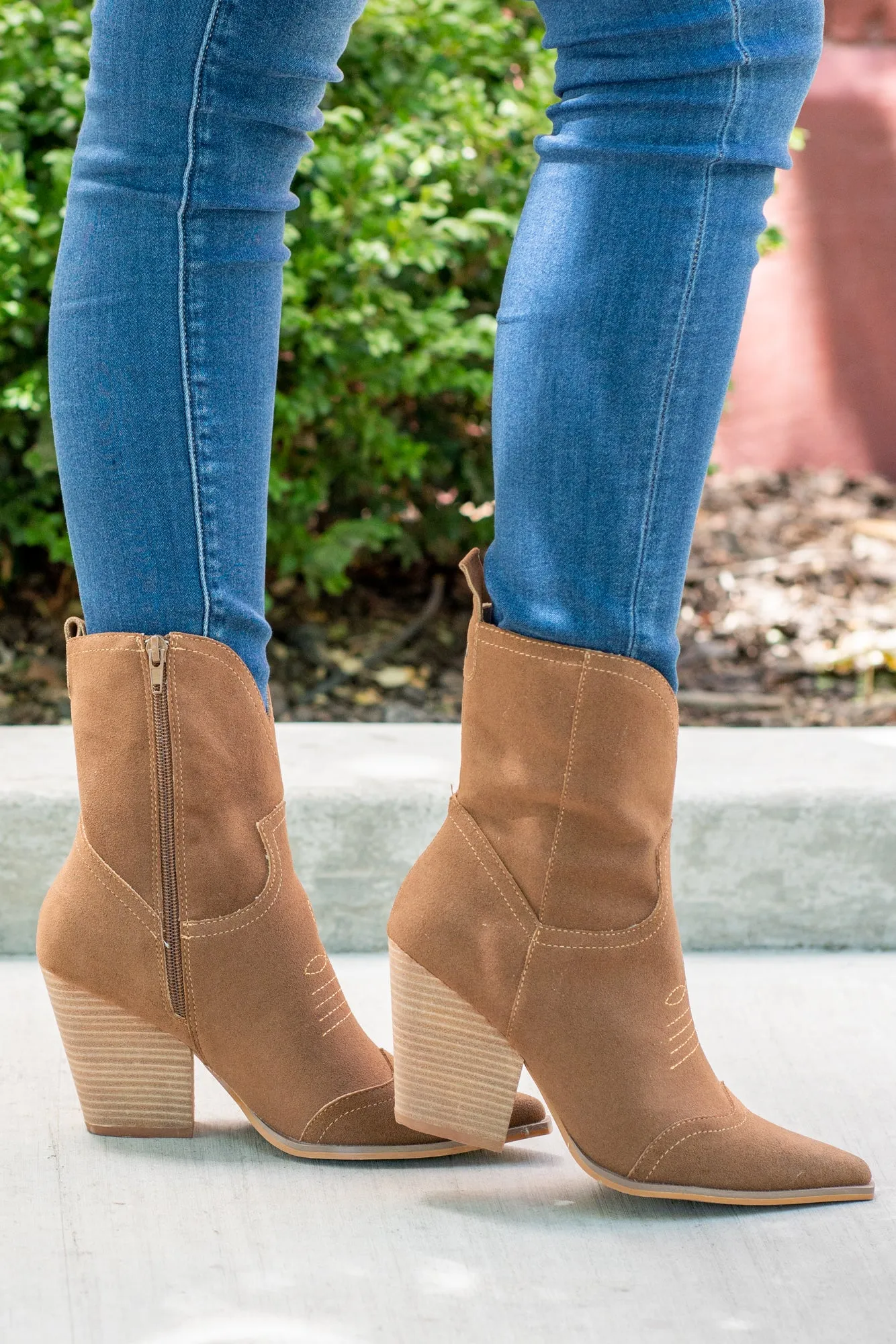 Ariella Short Western Boots Brown