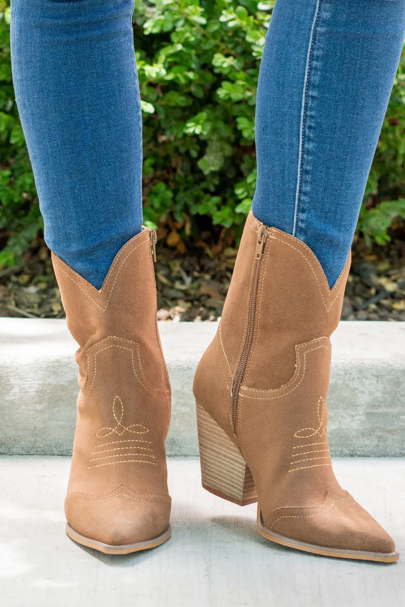 Ariella Short Western Boots Brown