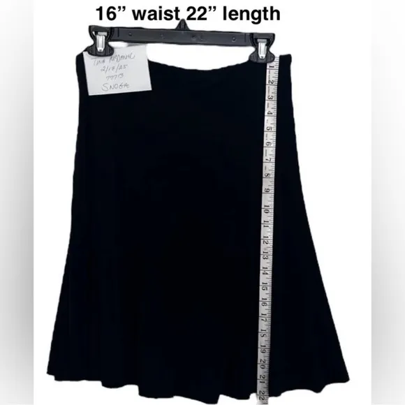Black Snoga Twirly Skirt in flair hem like new Elegant Black Women’s Skirt