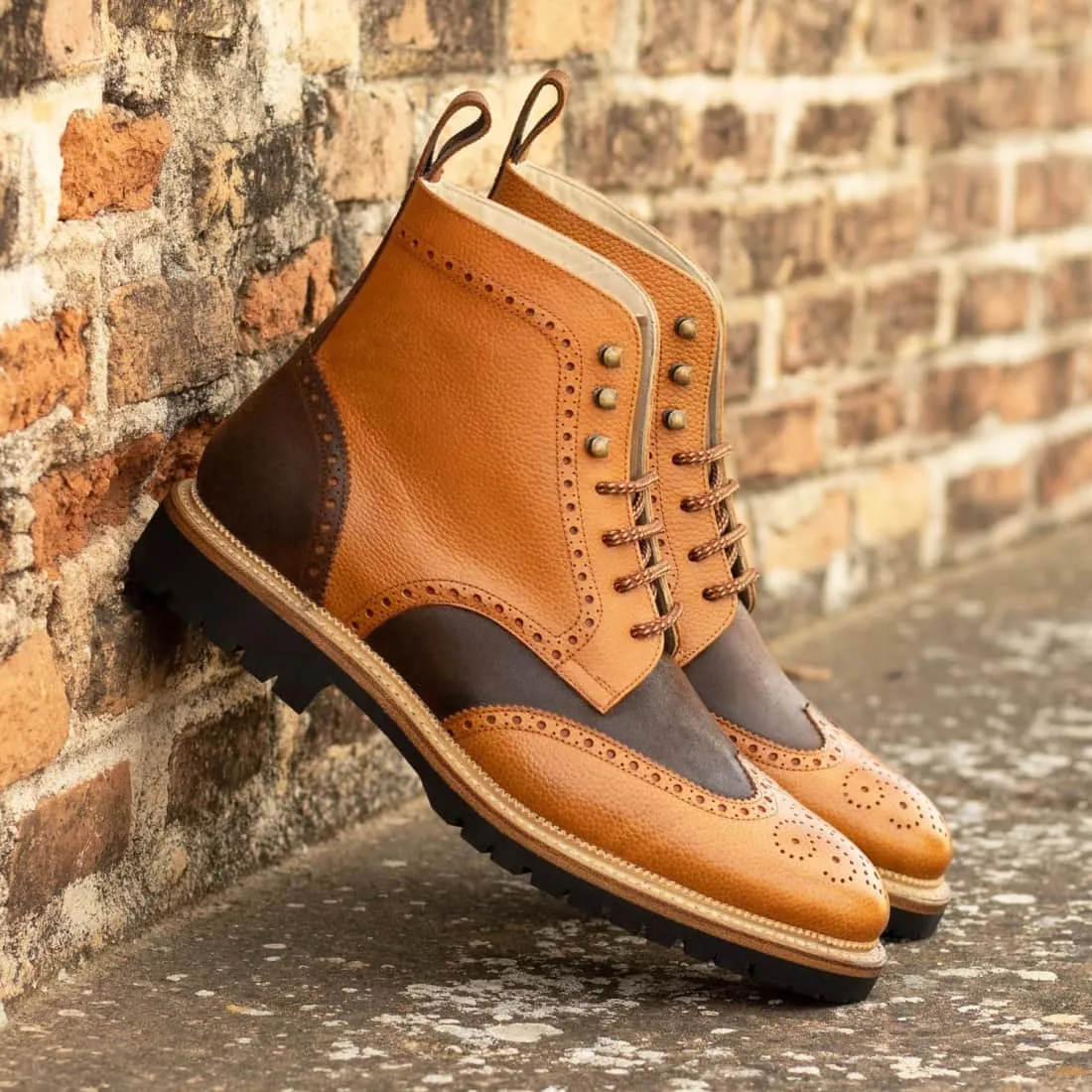 Bottines Derbies Brogue en cuir grainé gold et daim ciré - Semelles Commando