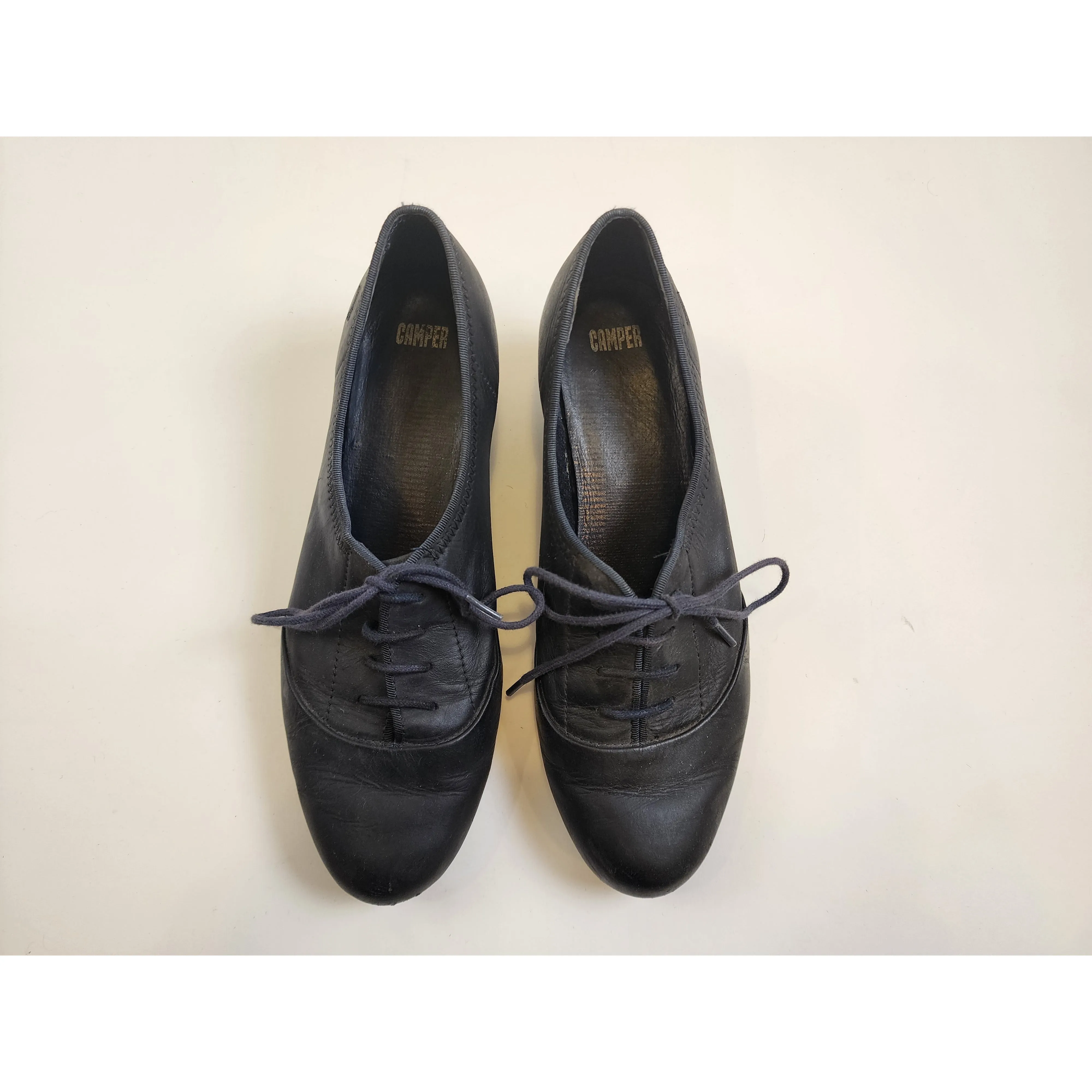 Camper pre-owned black low heeled leather laceup shoes size 39