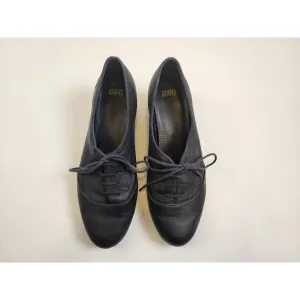 Camper pre-owned black low heeled leather laceup shoes size 39