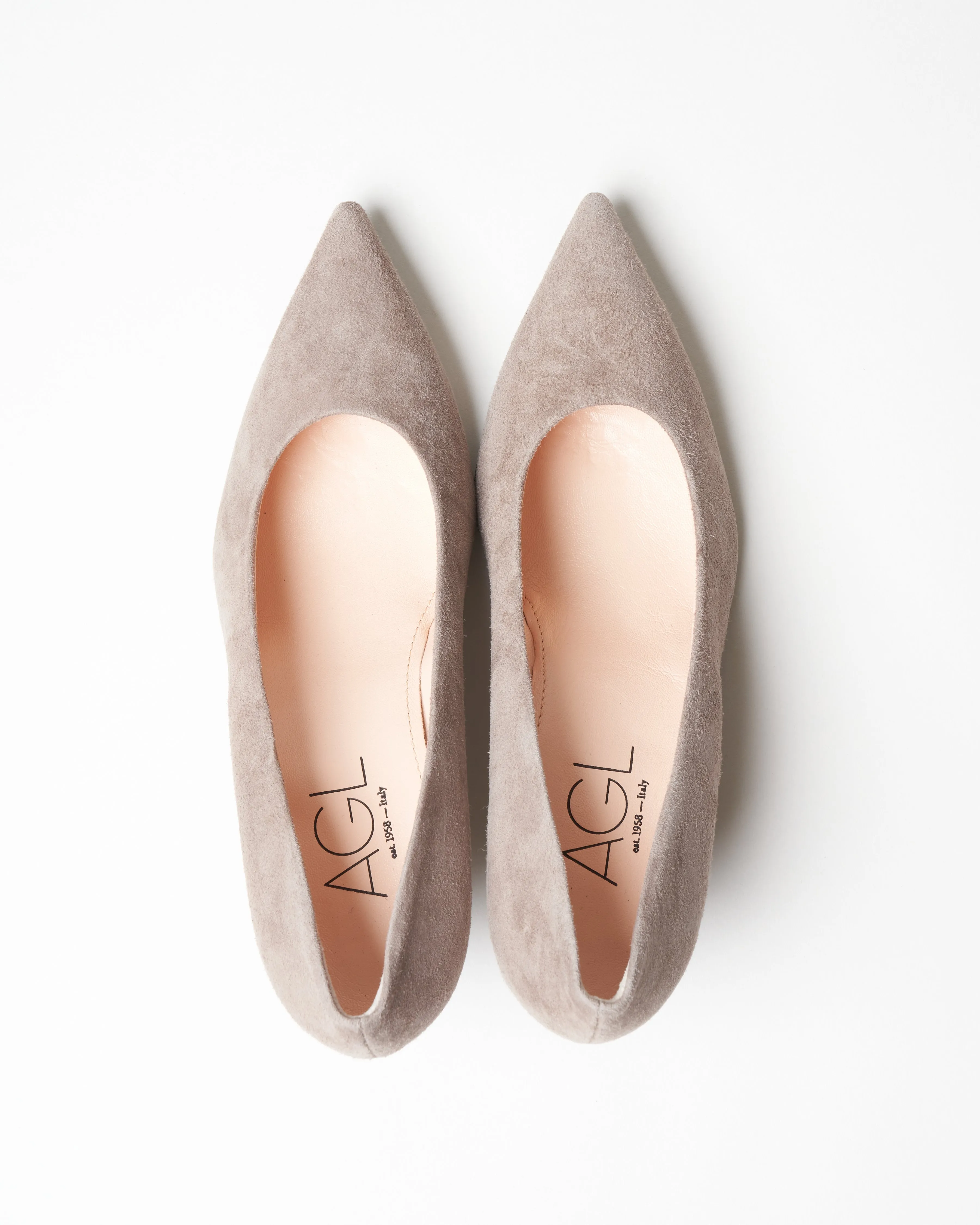 classic pump - pebble suede