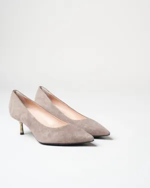 classic pump - pebble suede