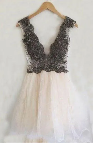 Deep V-neck Homecoming Dress Short Prom Dresses With Beads TR0121