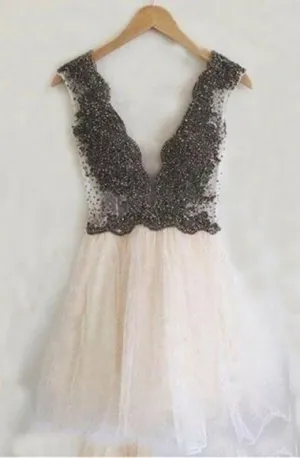 Deep V-neck Homecoming Dress Short Prom Dresses With Beads TR0121