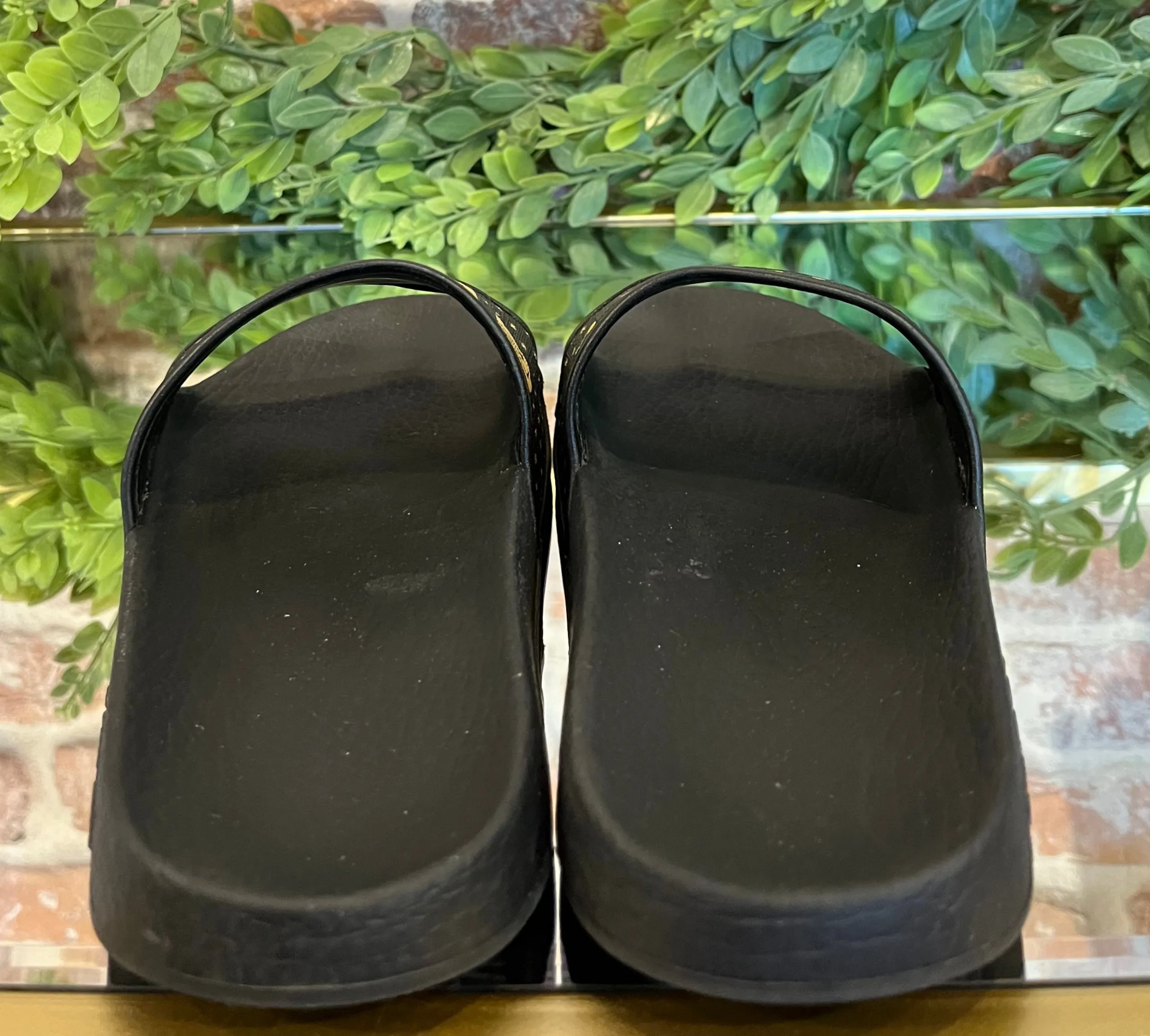 GUCCI Black Sega Pool Slides sz 36