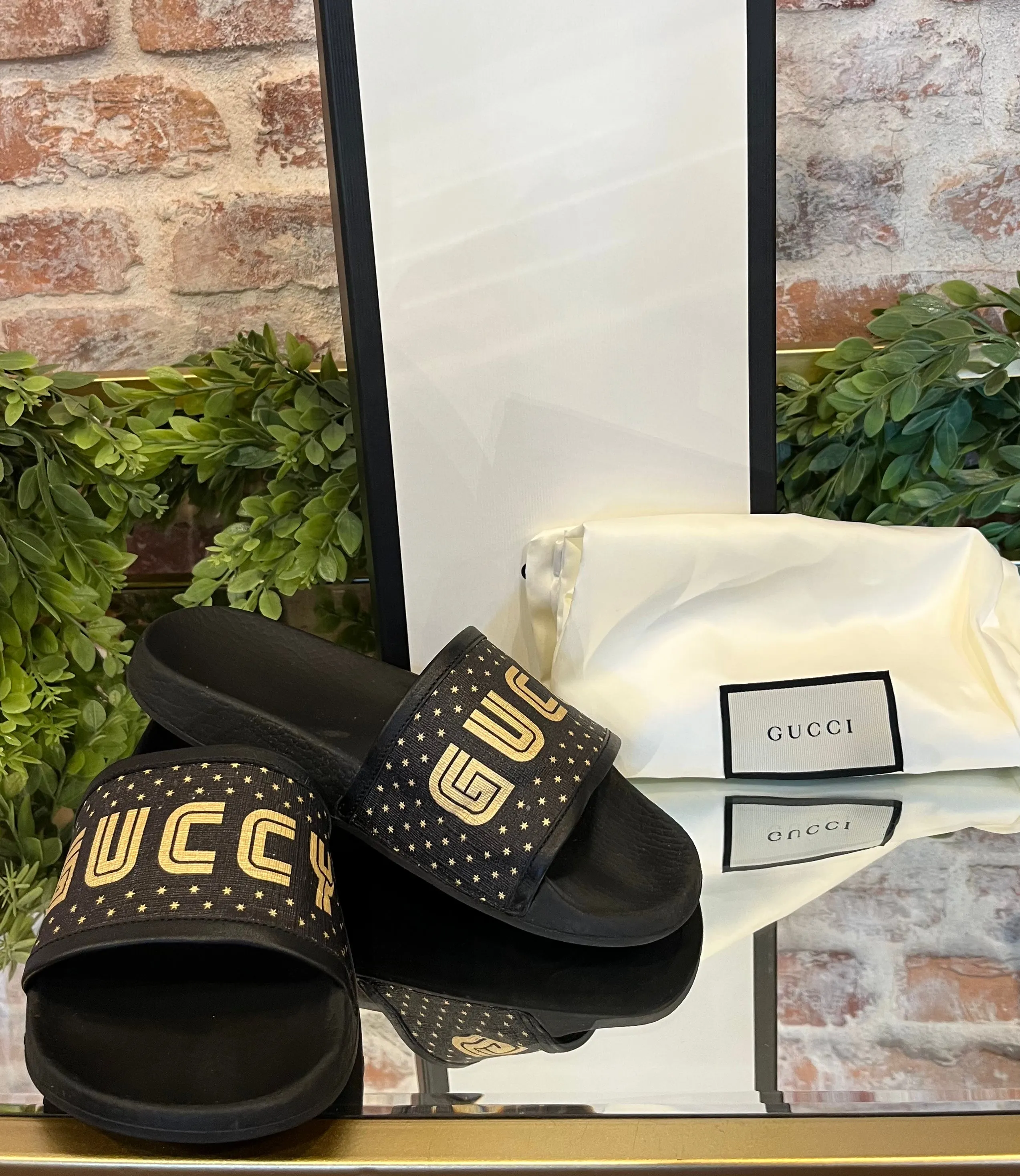 GUCCI Black Sega Pool Slides sz 36