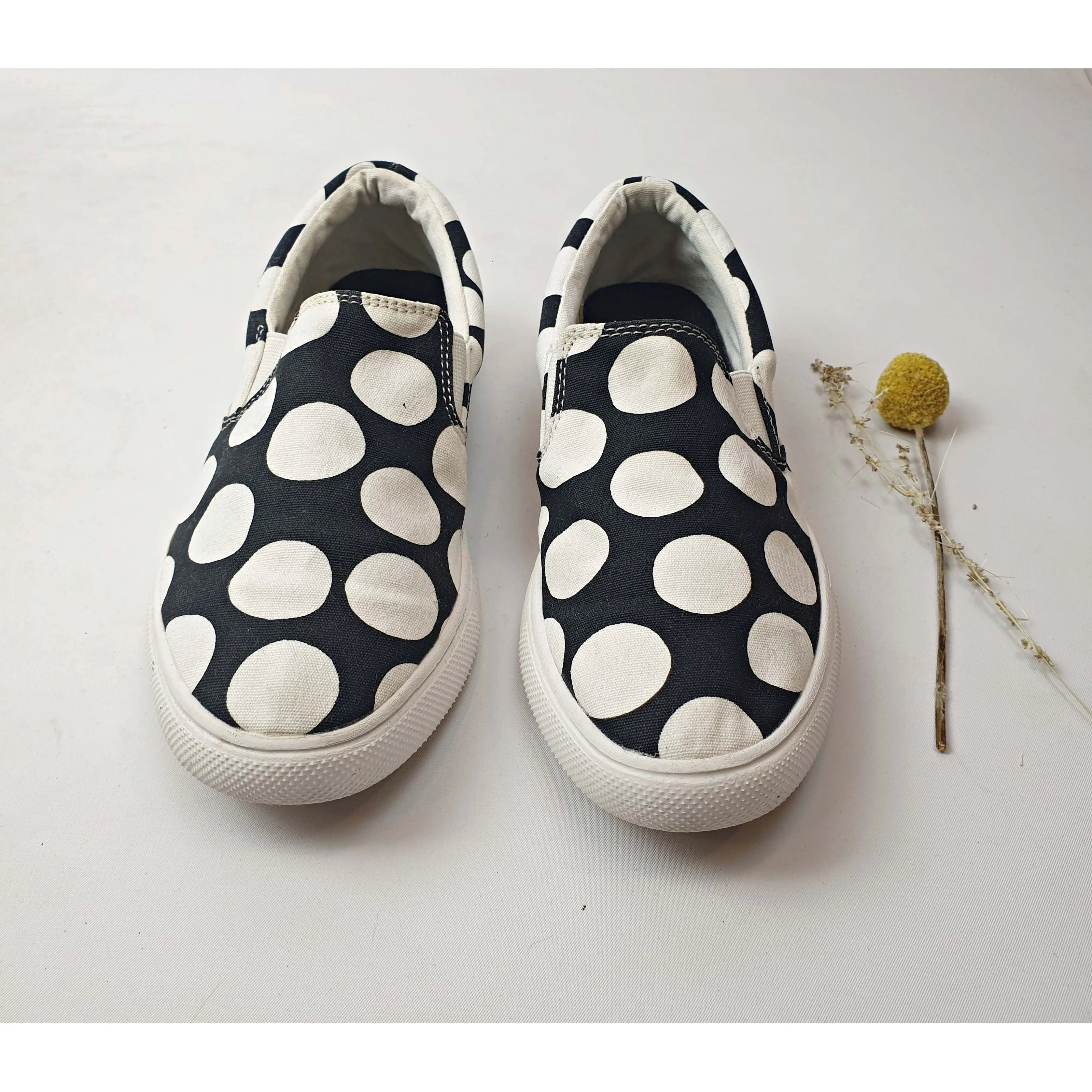 Marimekko x Uniqlo light weight black slide on shoes with large white polka dots size 6