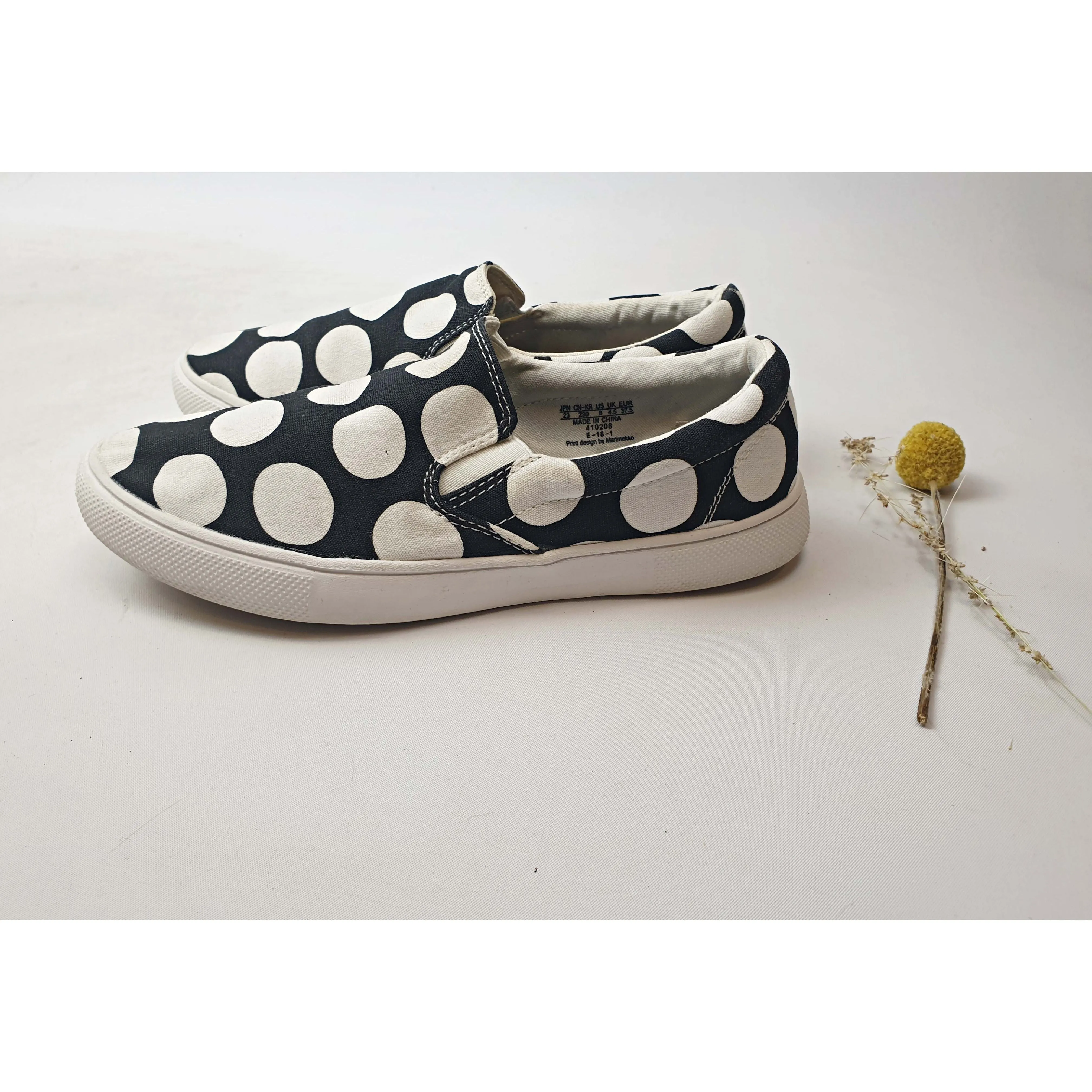Marimekko x Uniqlo light weight black slide on shoes with large white polka dots size 6