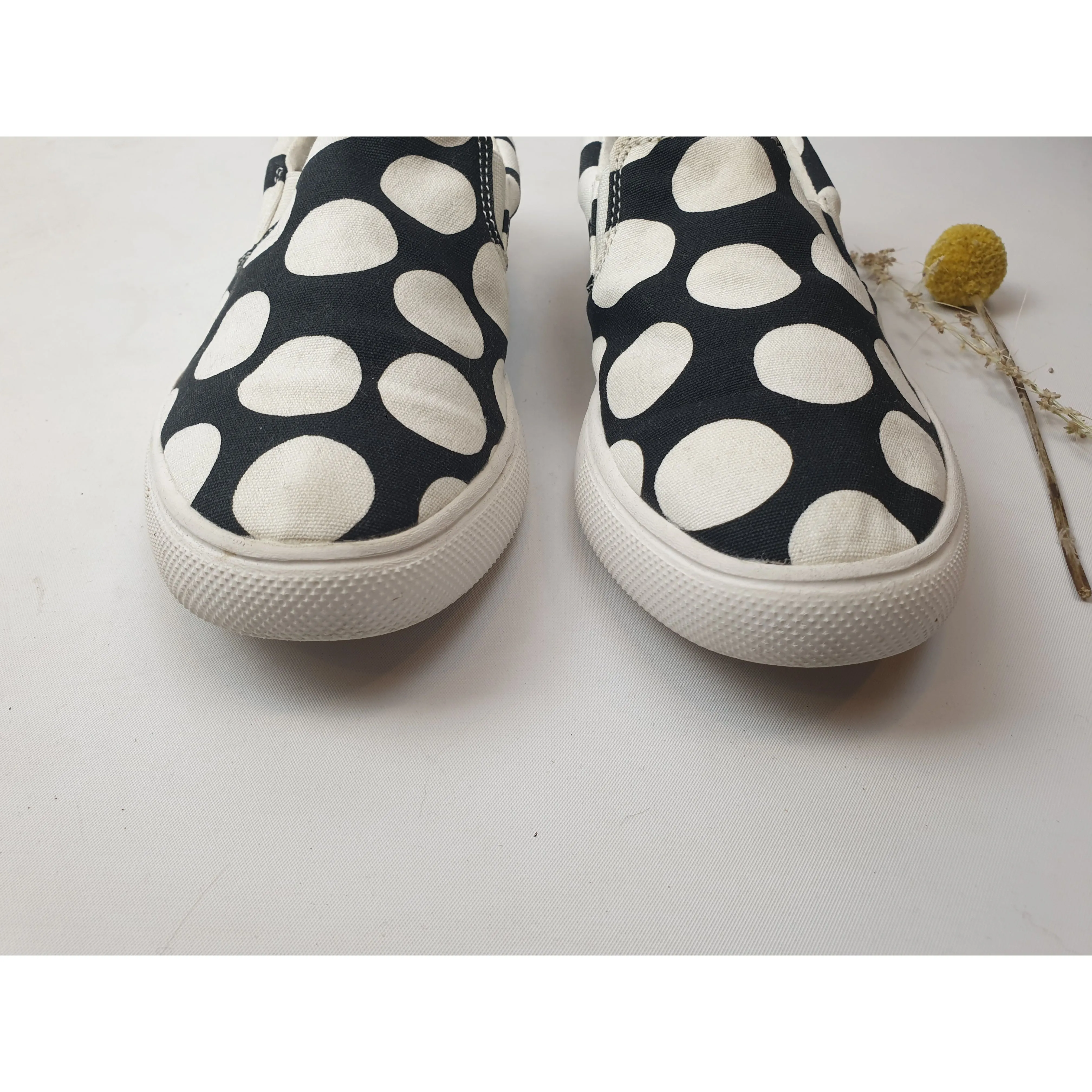 Marimekko x Uniqlo light weight black slide on shoes with large white polka dots size 6