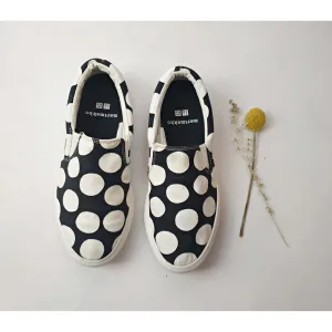 Marimekko x Uniqlo light weight black slide on shoes with large white polka dots size 6