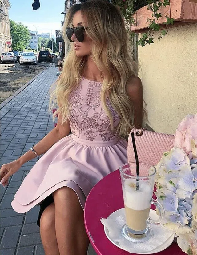 Pretty Bateau Short Pink Satin Homecoming Party Dresses with Appliques HD0092