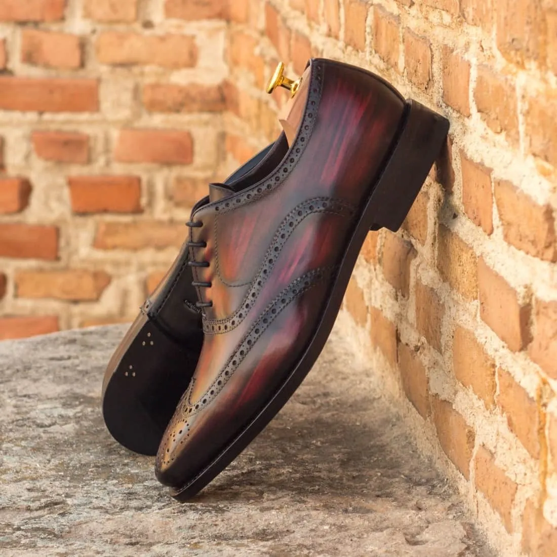 Richelieu fleuri en cuir patiné bordeaux